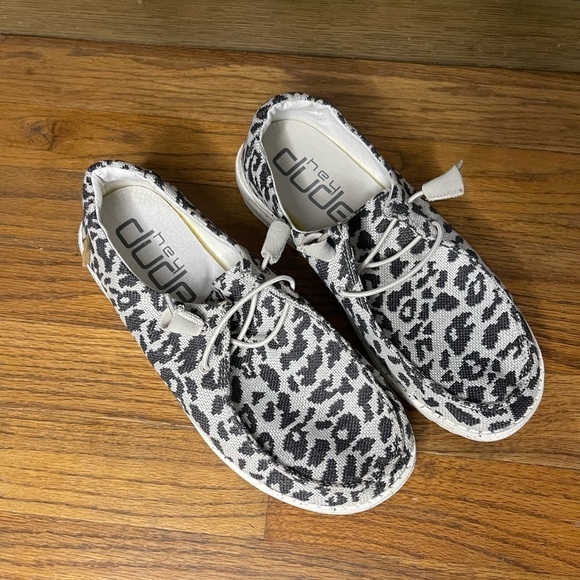 LIKE NEW - Hey Dude Womens Wendy Cheetah Grey Slip-On Loafers Size US 6 - Picture 2 of 5